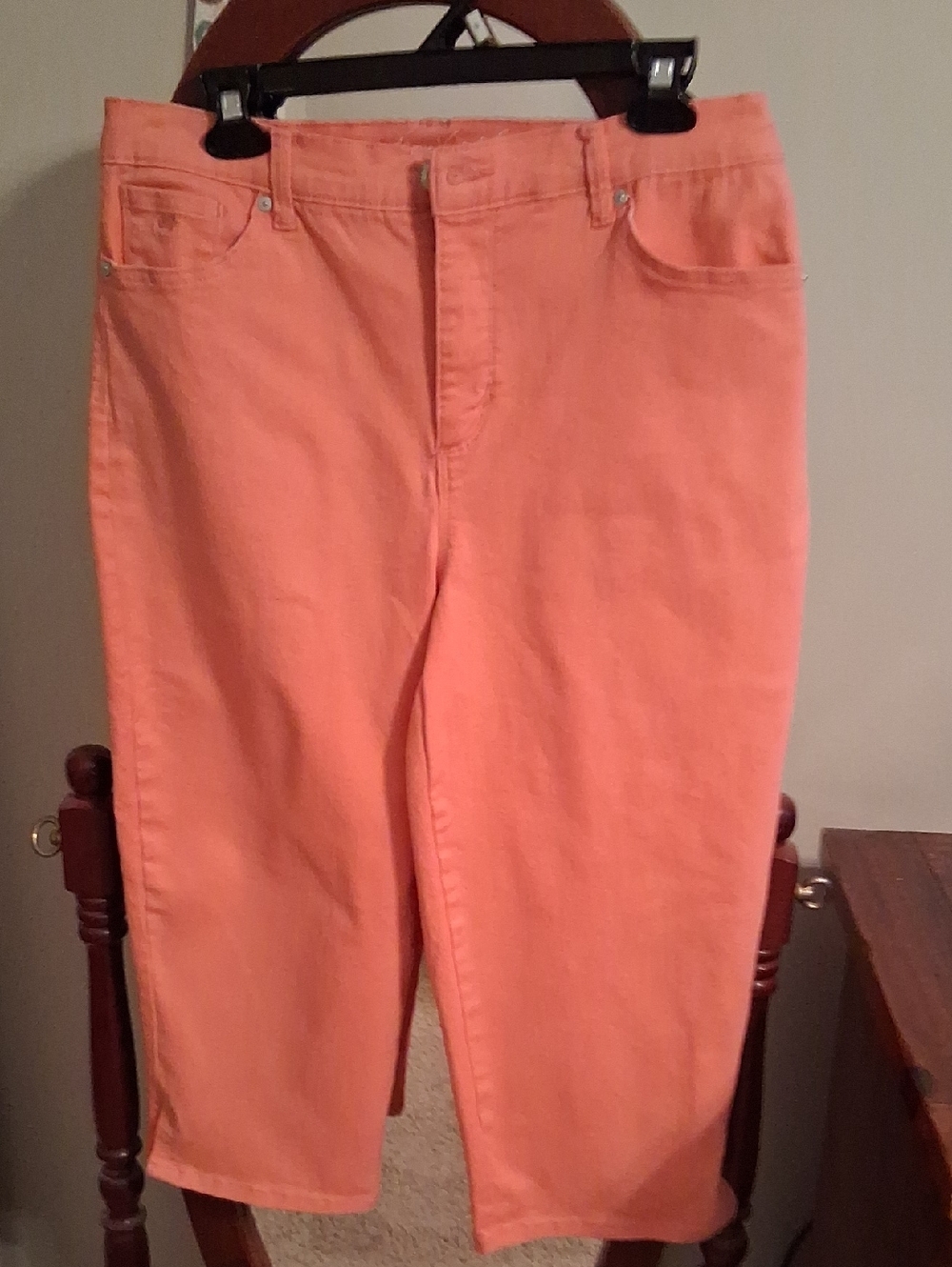 Gloria Vanderbilt Coral Capris
